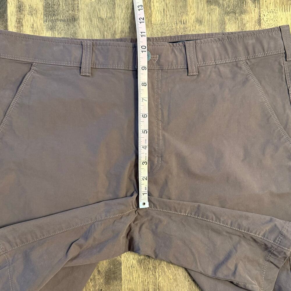 Eddie Bauer Shorts Flex Waist Zip Pocket Outdoor Hiking Golf 10” Mauve Men’s 38 - Picture 5 of 11